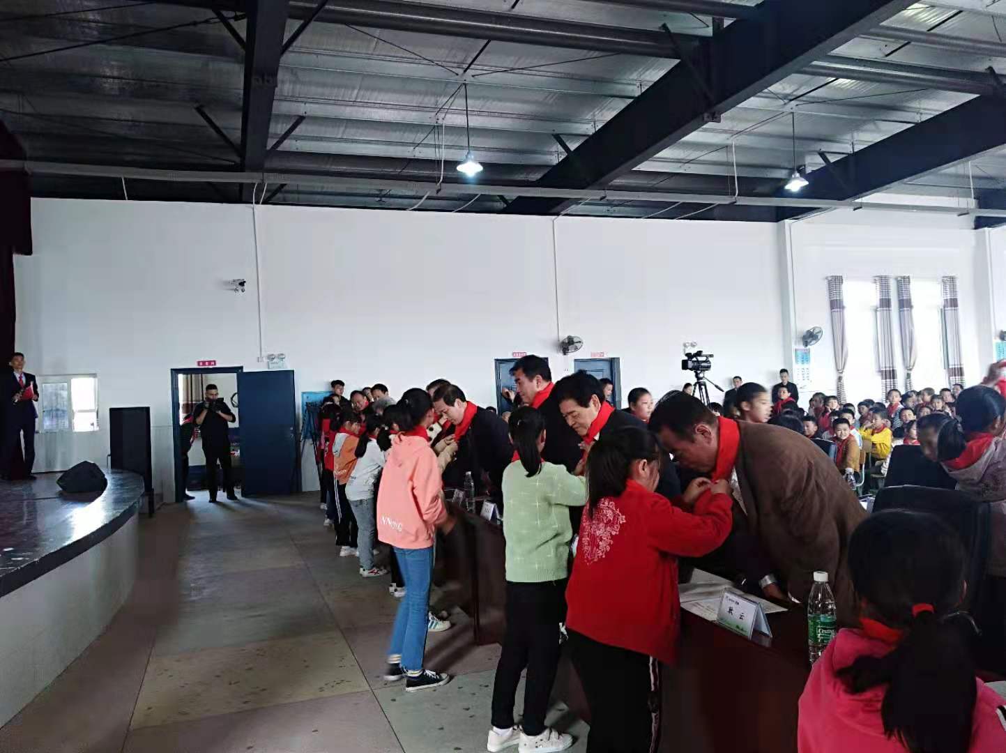 1572513311816390.jpg 領(lǐng)導(dǎo).jpg